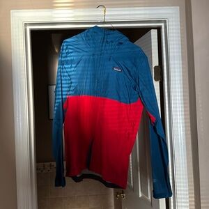 Patagonia men’s medium rain jacket. Worn very few times.